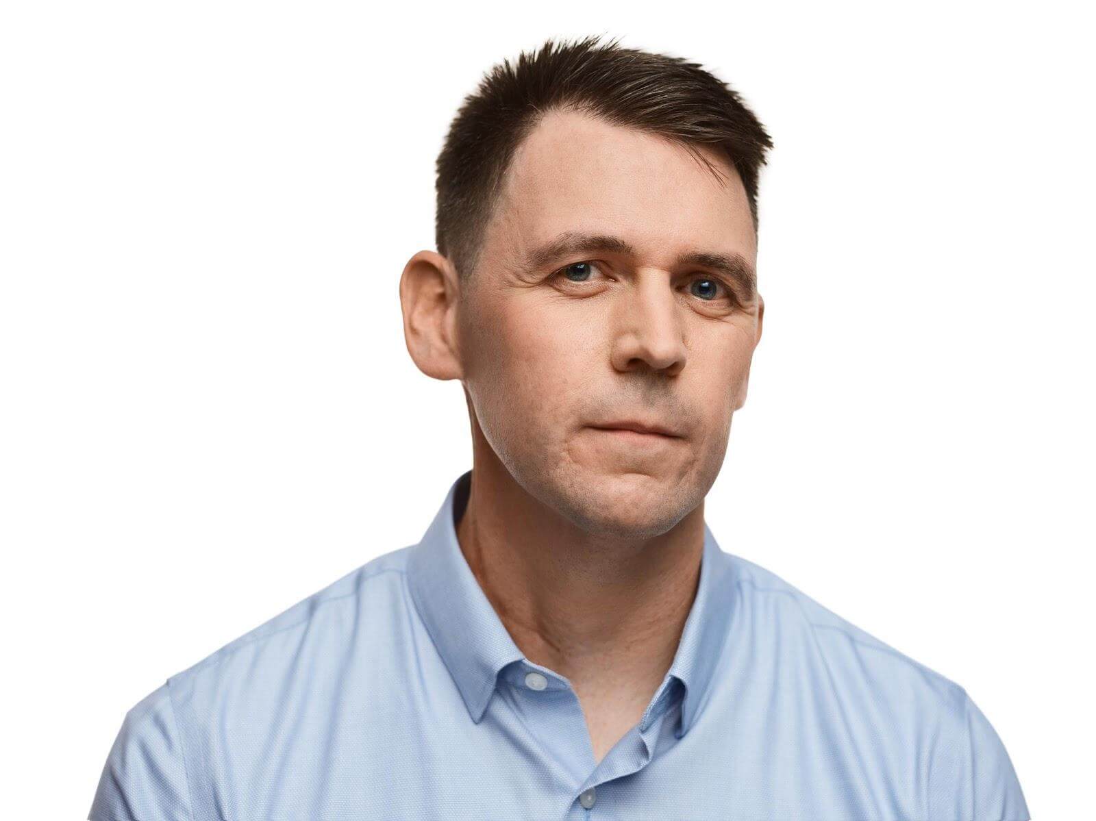 Headshot of Dana-Farber Brigham Cancer Center patient Rob, click to watch his testimonial.