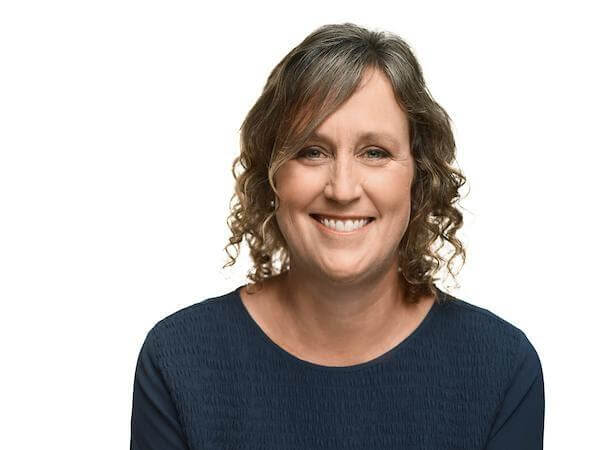 Headshot of Dana-Farber Brigham Cancer Center patient Jenn, click to watch her testimonial.